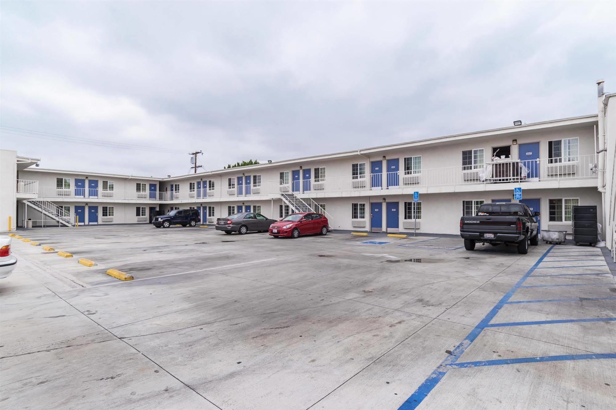 Motel 6-Long Beach, Ca - International City ภายนอก รูปภาพ