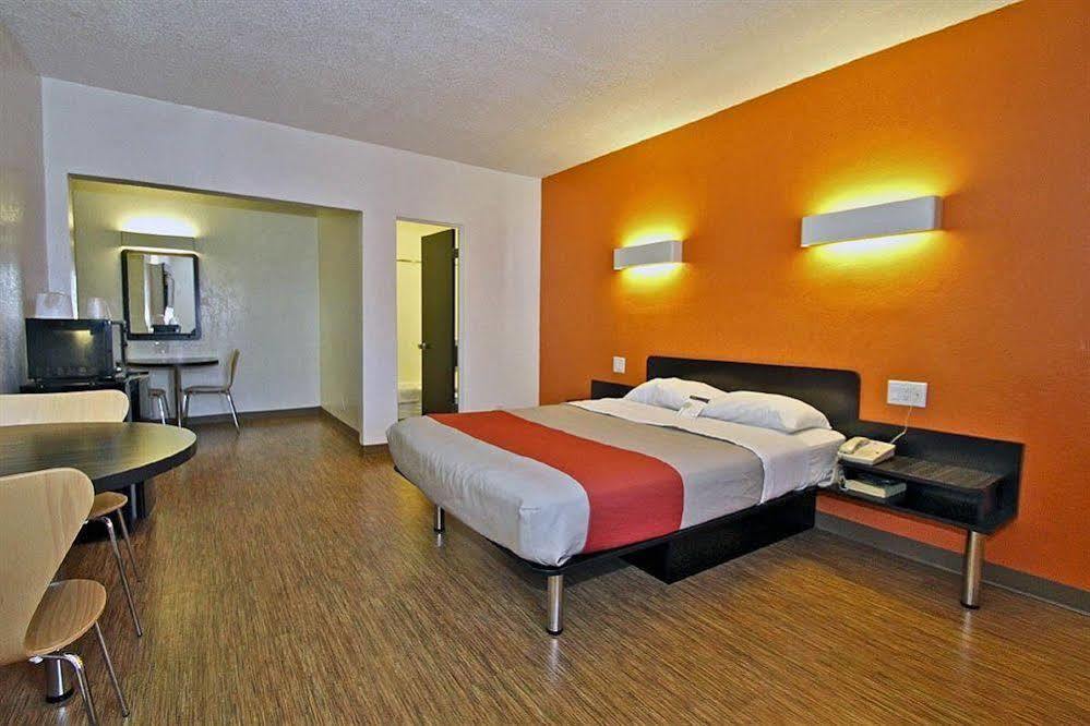 Motel 6-Long Beach, Ca - International City ภายนอก รูปภาพ
